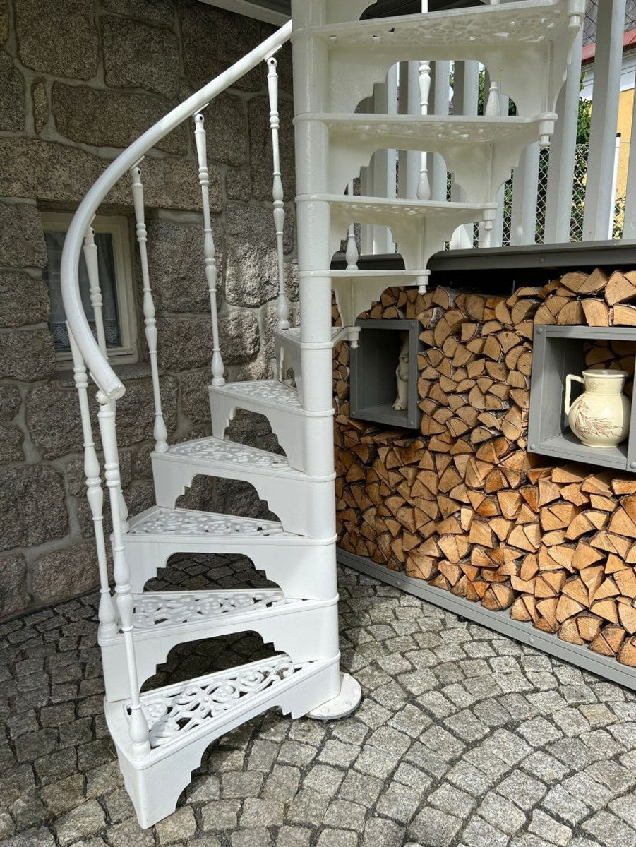 Casa Padrino Gusseisen Wendeltreppe Weiß Ø 133 x H. 264 cm - Rustikale Spiraltreppe mit 13 Stufen - Massive Gusseisen Treppe