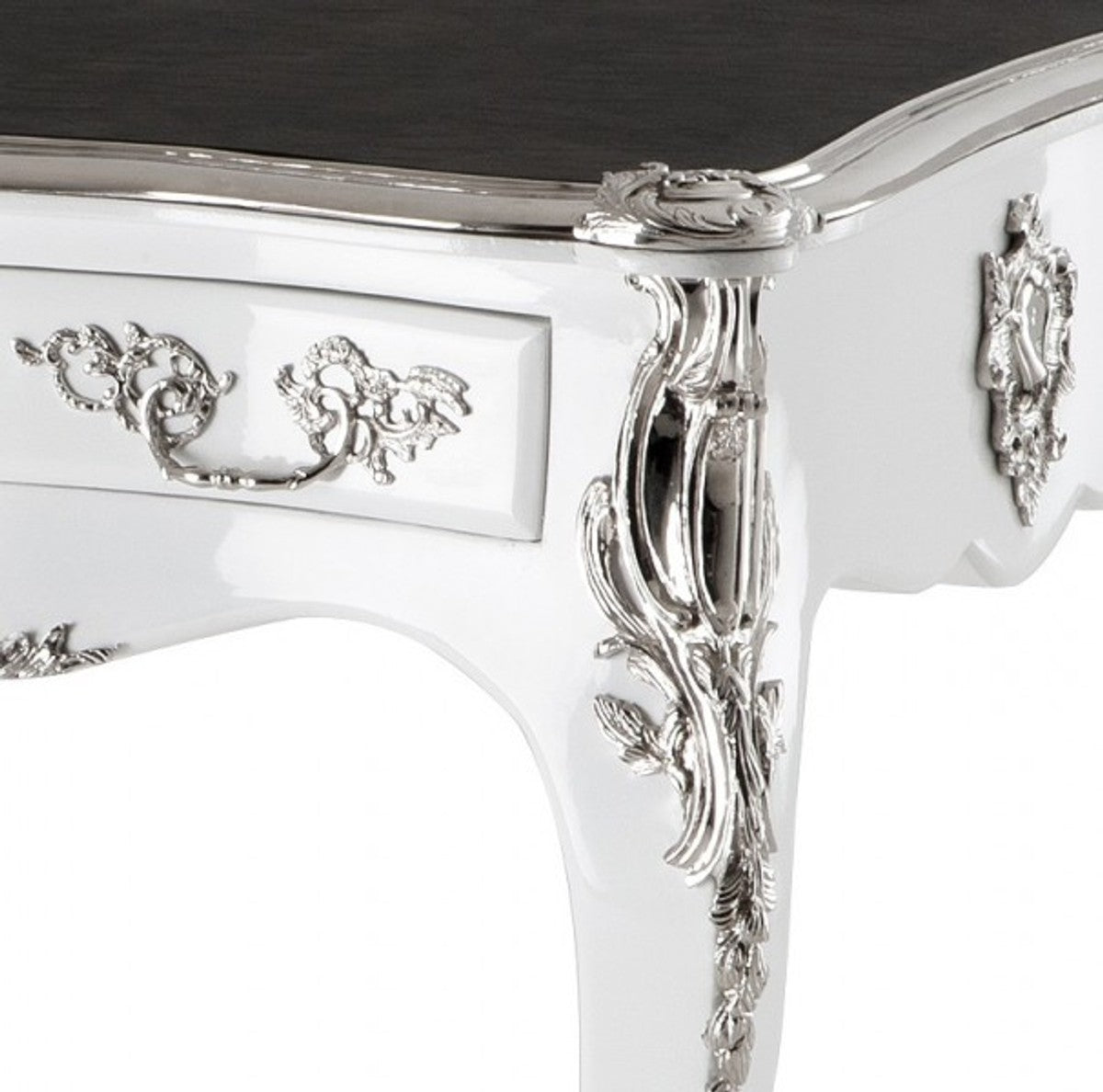 Casa Padrino Luxus Barock Schreibtisch in Weiß Hochglanz mit Silber Applikationen und Lederoptik Auflage, 140 x 80 x 81 cm
