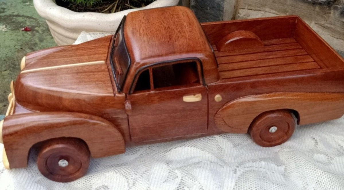 Casa Padrino Deko Oldtimer Pickup Auto Braun / Naturfarben 40 x 23 x H. 18 cm - Handgefertigtes Holz Auto - Wohnzimmer Deko - Schreibtisch Deko - Deko Accessoires