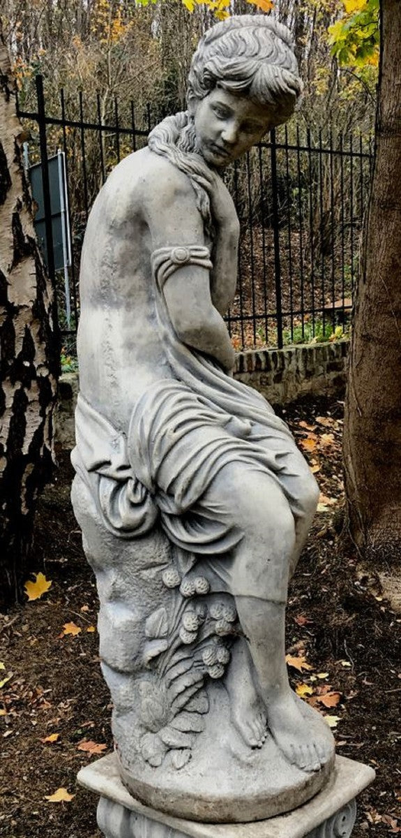 Casa Padrino Scultura Art Nouveau del Giardino Donna Grigio Antico 44 x 44 x A. 130 cm - Elegante Decorazione da Giardino Figura in Pietra - Accessori Decorativi da Giardino Barocco e Art Nouveau