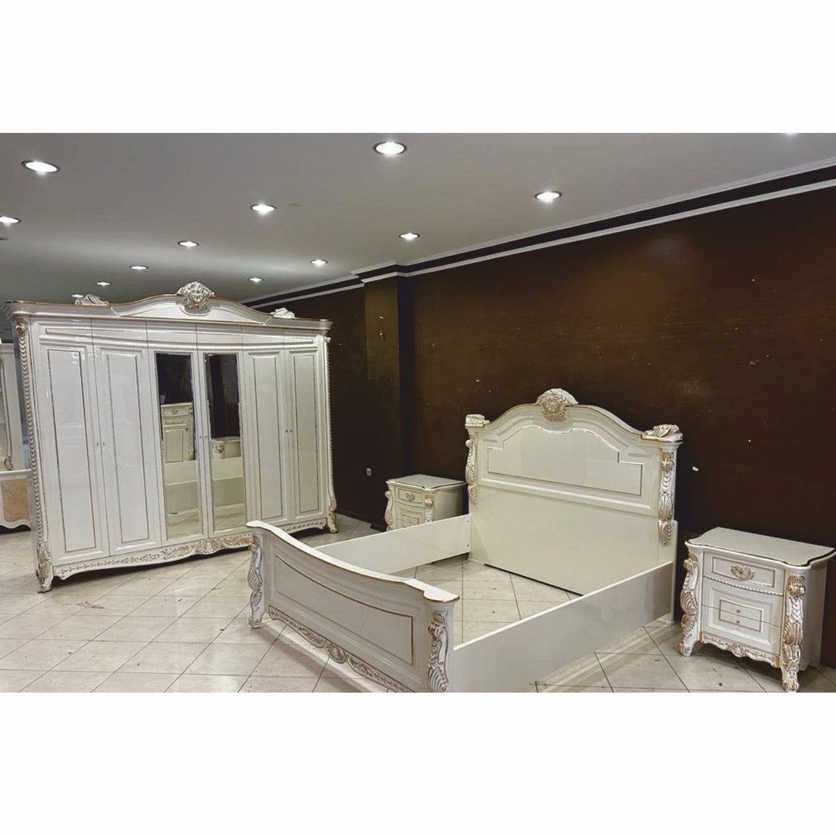 Casa Padrino Luxus Barock Nachtkommode mit 3 Schubladen Weiß / Gold - Barock Möbel