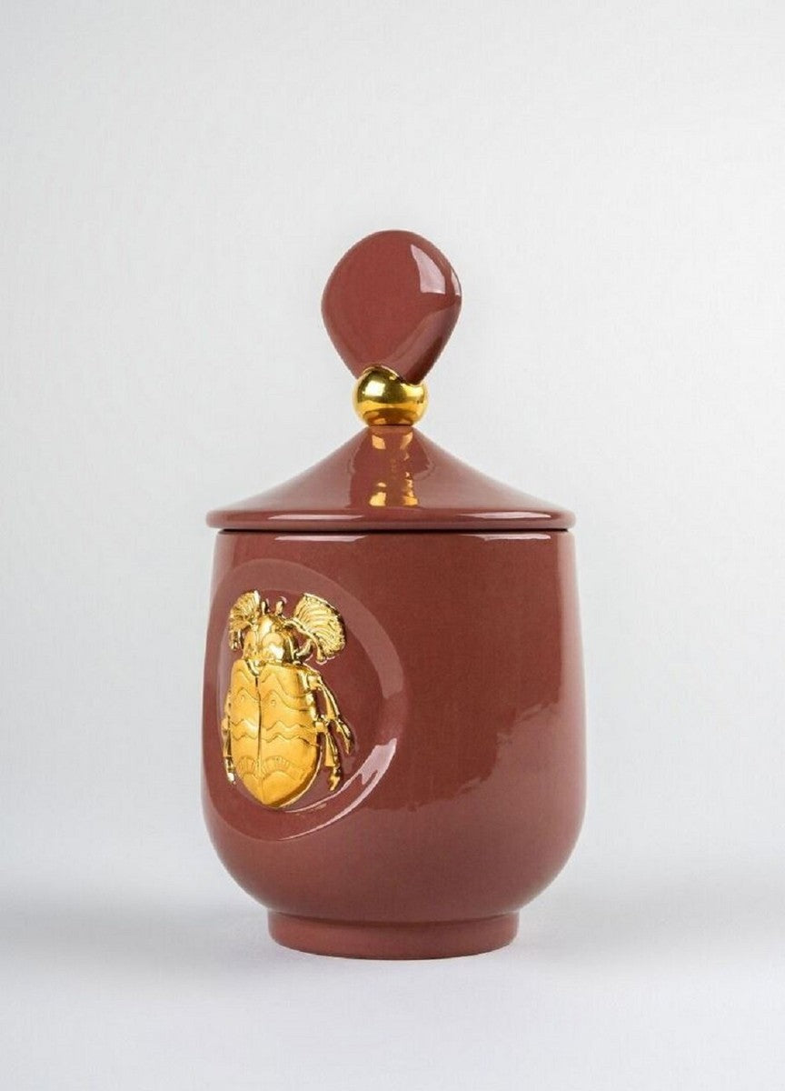 Casa Padrino Luxus Duftspender Skarabäus Rot / Gold Ø 11 x H. 21 cm - Runder Porzellan Raumerfrischer mit Deckel - Deko Accessoires - Luxus Qualität