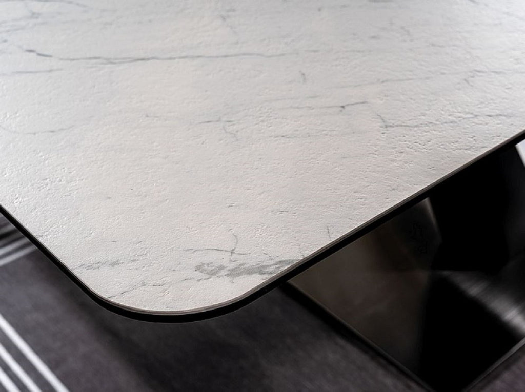 Casa Padrino Luxus Esstisch mit gehärteter Glaskeramik Tischplatte in Marmoroptik Weiß / Matt Schwarz / Silber 160-220 x 90 x H. 76 cm - Ausziehbarer Küchentisch - Esszimmer Möbel - Luxus Möbel