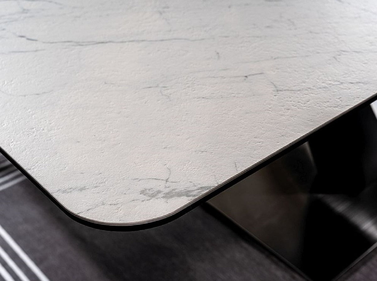 Casa Padrino Luxus Esstisch mit gehärteter Glaskeramik Tischplatte in Marmoroptik Weiß / Matt Schwarz / Silber 160-220 x 90 x H. 76 cm - Ausziehbarer Küchentisch - Esszimmer Möbel - Luxus Möbel