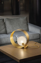 Casa Padrino Luxus Tischleuchte Gold / Weiß 30 x 11 x H. 30 cm - Metall Schreibtischleuchte mit Glas Lampenschirm - Luxus Tischleuchten - Luxus Qualität - Made in Italy