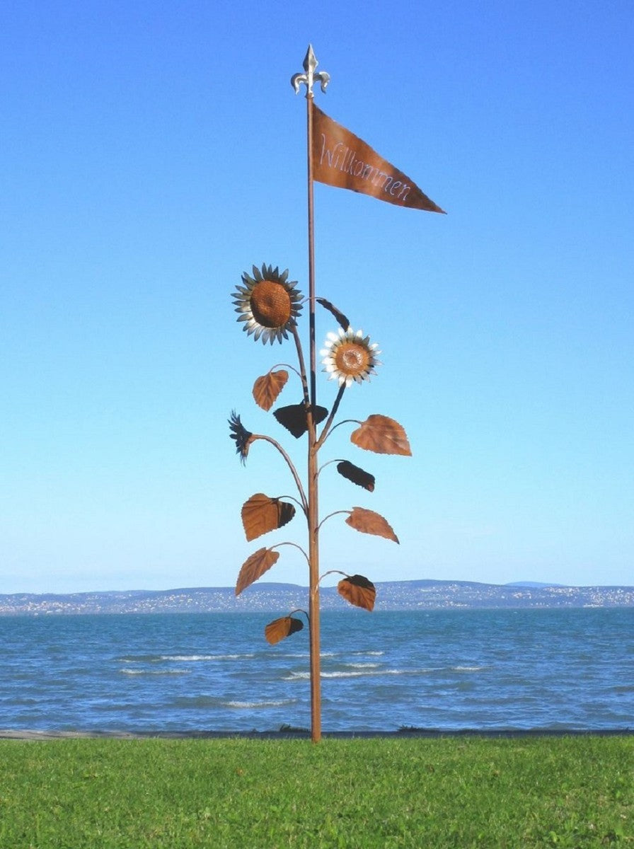 Casa Padrino Luxus XXL Garten Skulptur Sonnenblumen mit Flagge Rost / Silber 95 x 75 x H. 290 cm - Riesige XXL Garten Deko - Luxus Outdoor Deko - Luxus Garten Deko Accessoires